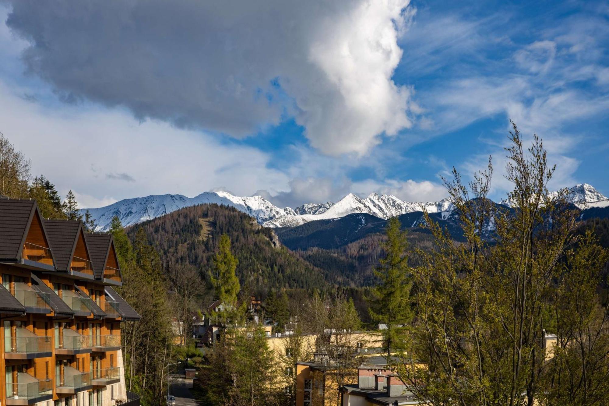 Radisson Blu Hotel & Residences Zakopane Zewnętrze zdjęcie View of the town of Banff